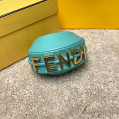 Borsa a forma di cuore Fendi Dimensioni: 29*24,5*10 cm