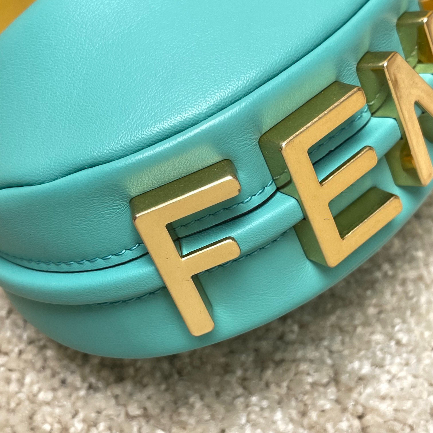 Borsa a forma di cuore Fendi Dimensioni: 29*24,5*10 cm