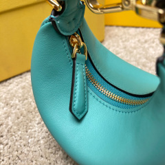 Borsa a forma di cuore Fendi Dimensioni: 29*24,5*10 cm
