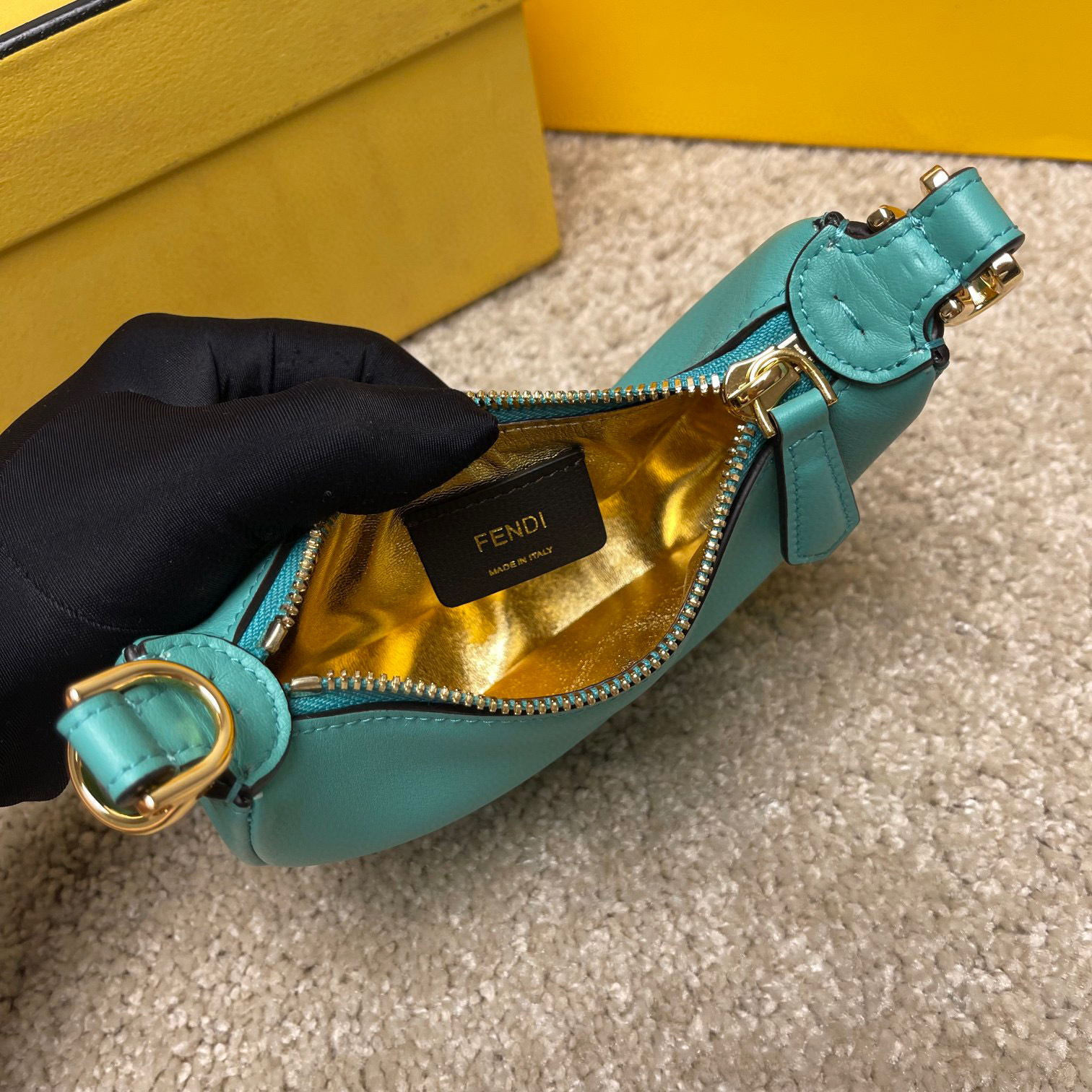 Borsa a forma di cuore Fendi Dimensioni: 29*24,5*10 cm