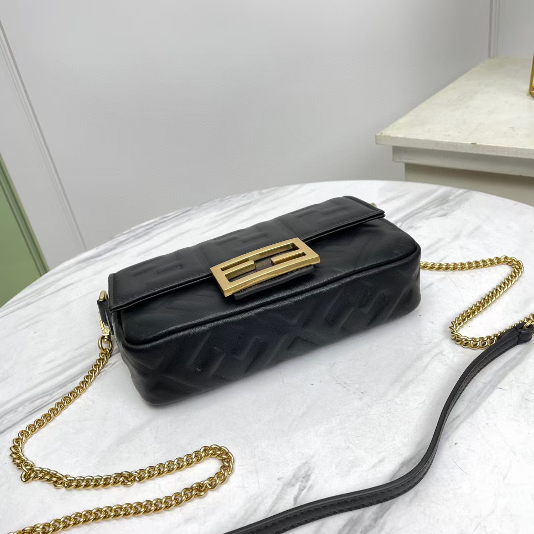 Borsa a mano Fendi Dimensioni: 26*14*4cm