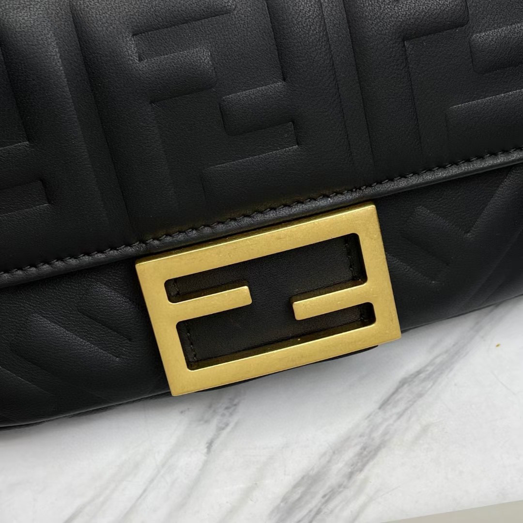 Borsa a mano Fendi Dimensioni: 26*14*4cm
