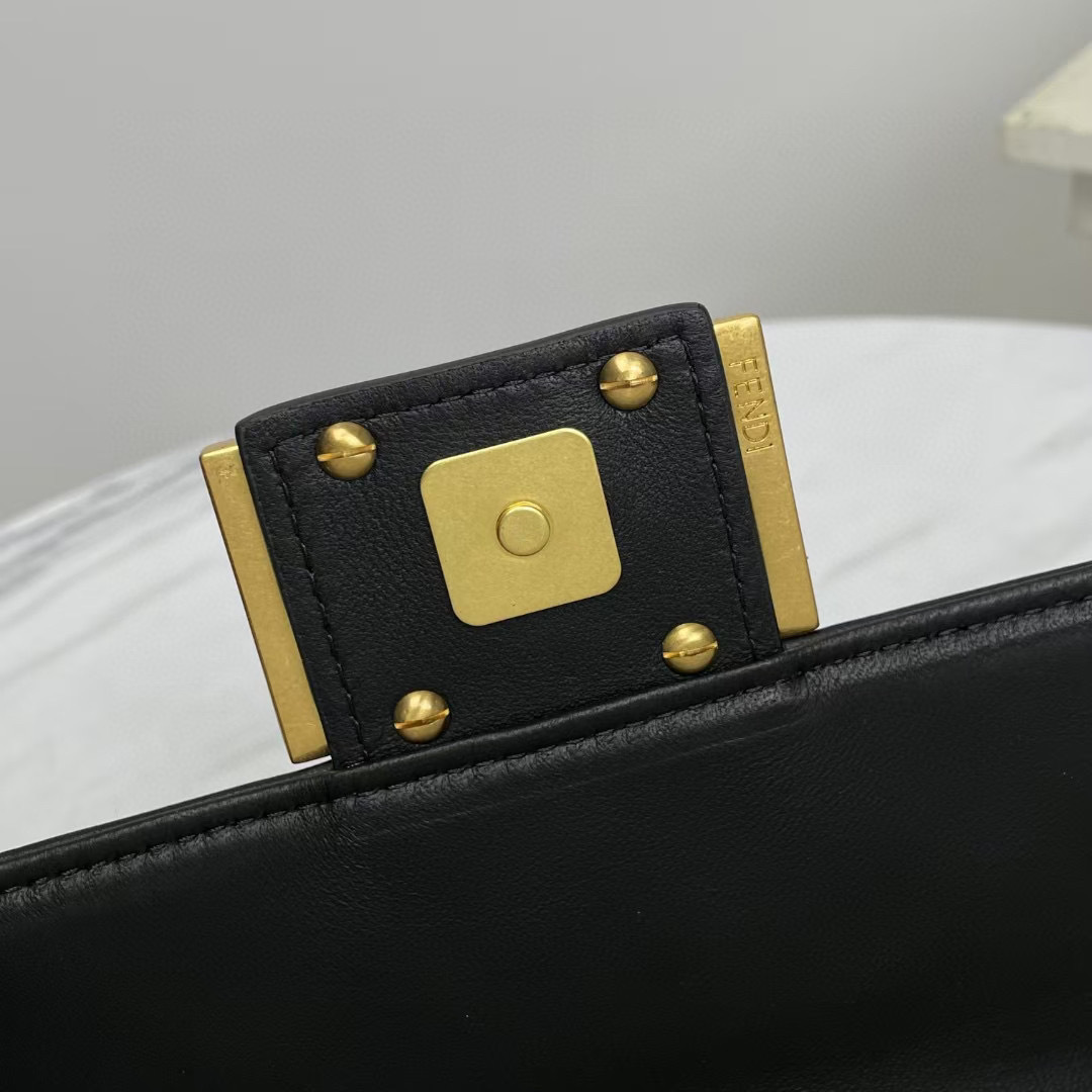 Borsa a mano Fendi Dimensioni: 26*14*4cm