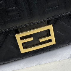 Fendi Handtasche Größe: 26*14*4cm