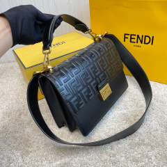 Borsa a mano FendiDimensioni: 25*20*10cm