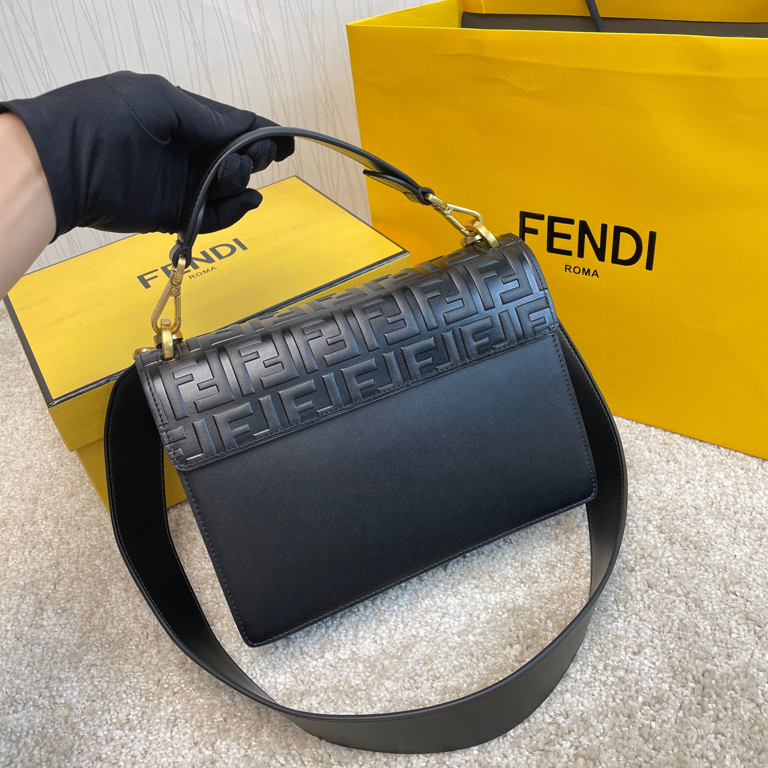 Borsa a mano FendiDimensioni: 25*20*10cm