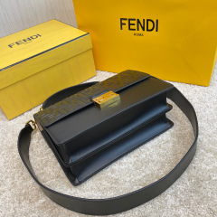 Borsa a mano FendiDimensioni: 25*20*10cm