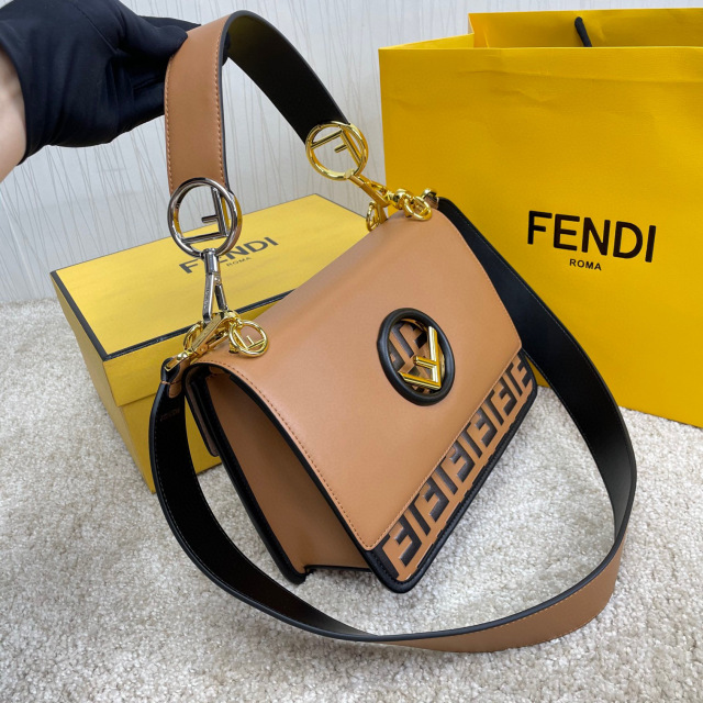 Borsa a mano FendiDimensioni: 25*20*10cm
