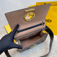 Borsa a mano FendiDimensioni: 25*20*10cm