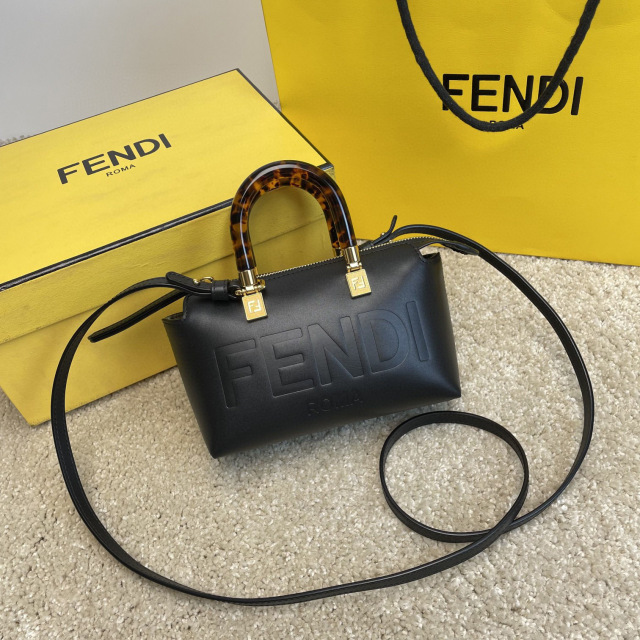 Borsa a mano Fendi Dimensioni: 17*8*12cm