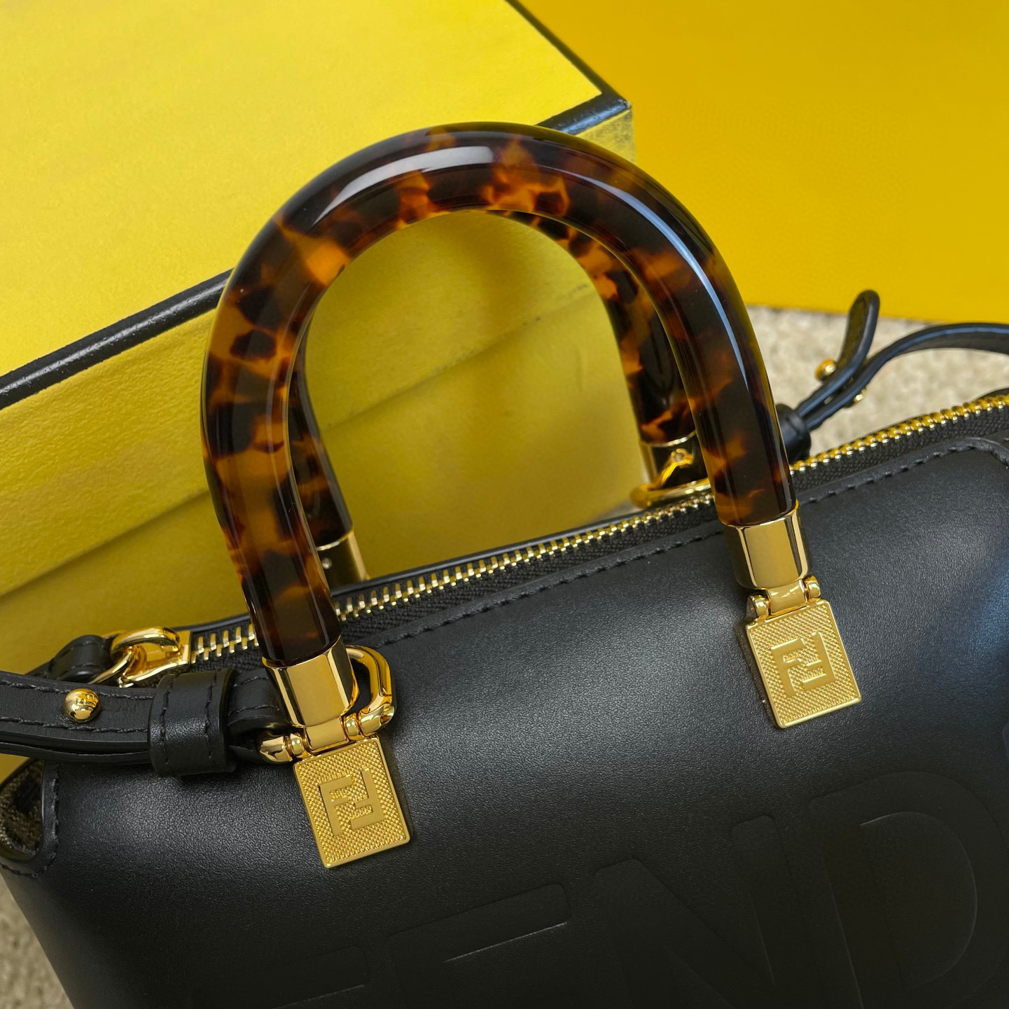 Borsa a mano Fendi Dimensioni: 17*8*12cm