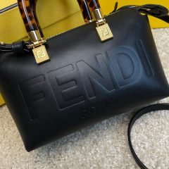 Borsa a mano Fendi Dimensioni: 17*8*12cm