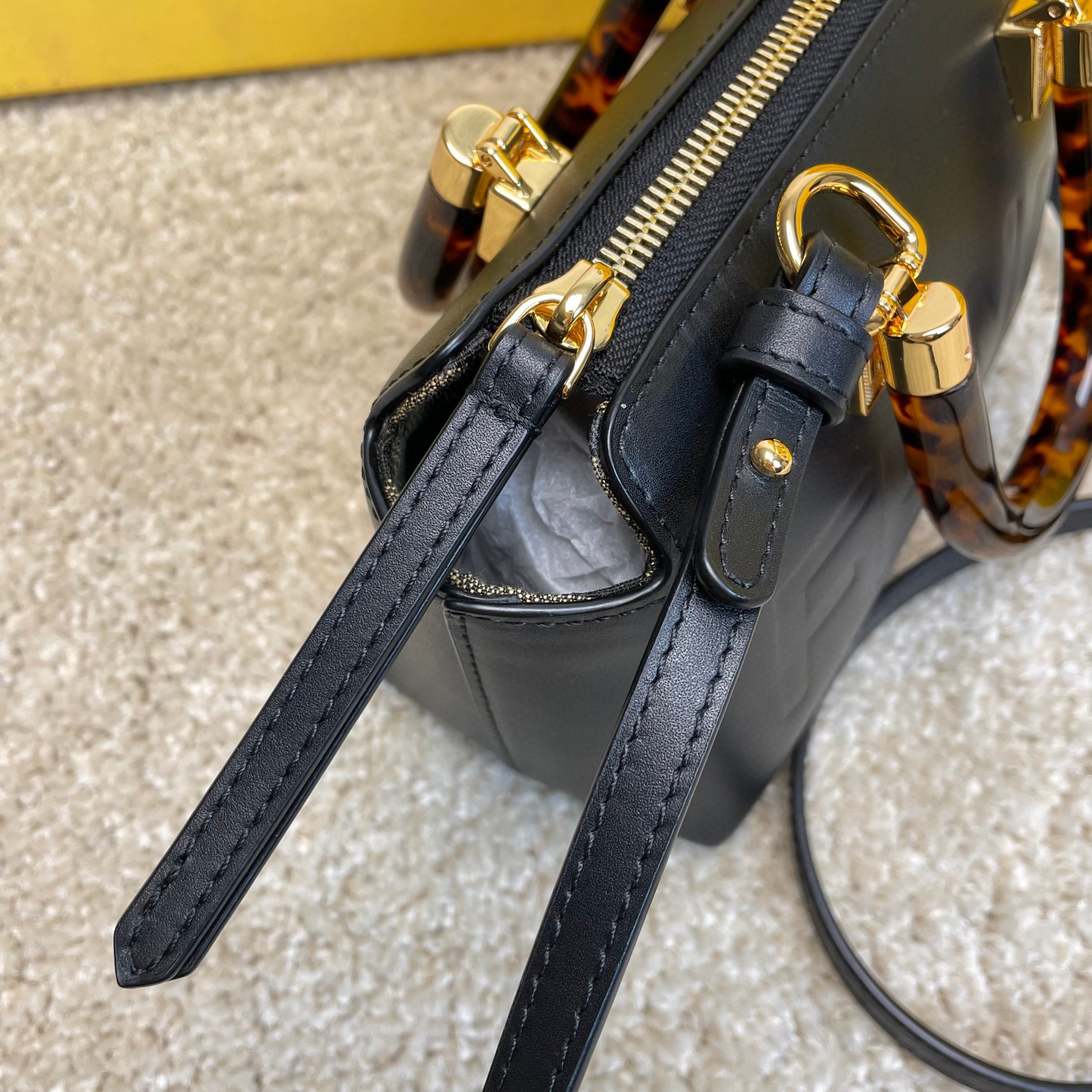Borsa a mano Fendi Dimensioni: 17*8*12cm