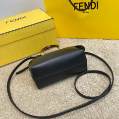 Borsa a mano Fendi Dimensioni: 17*8*12cm