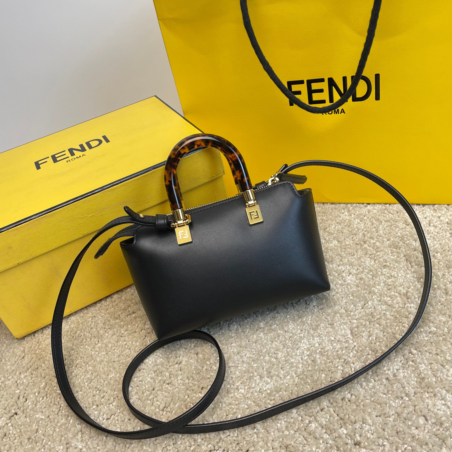 Borsa a mano Fendi Dimensioni: 17*8*12cm