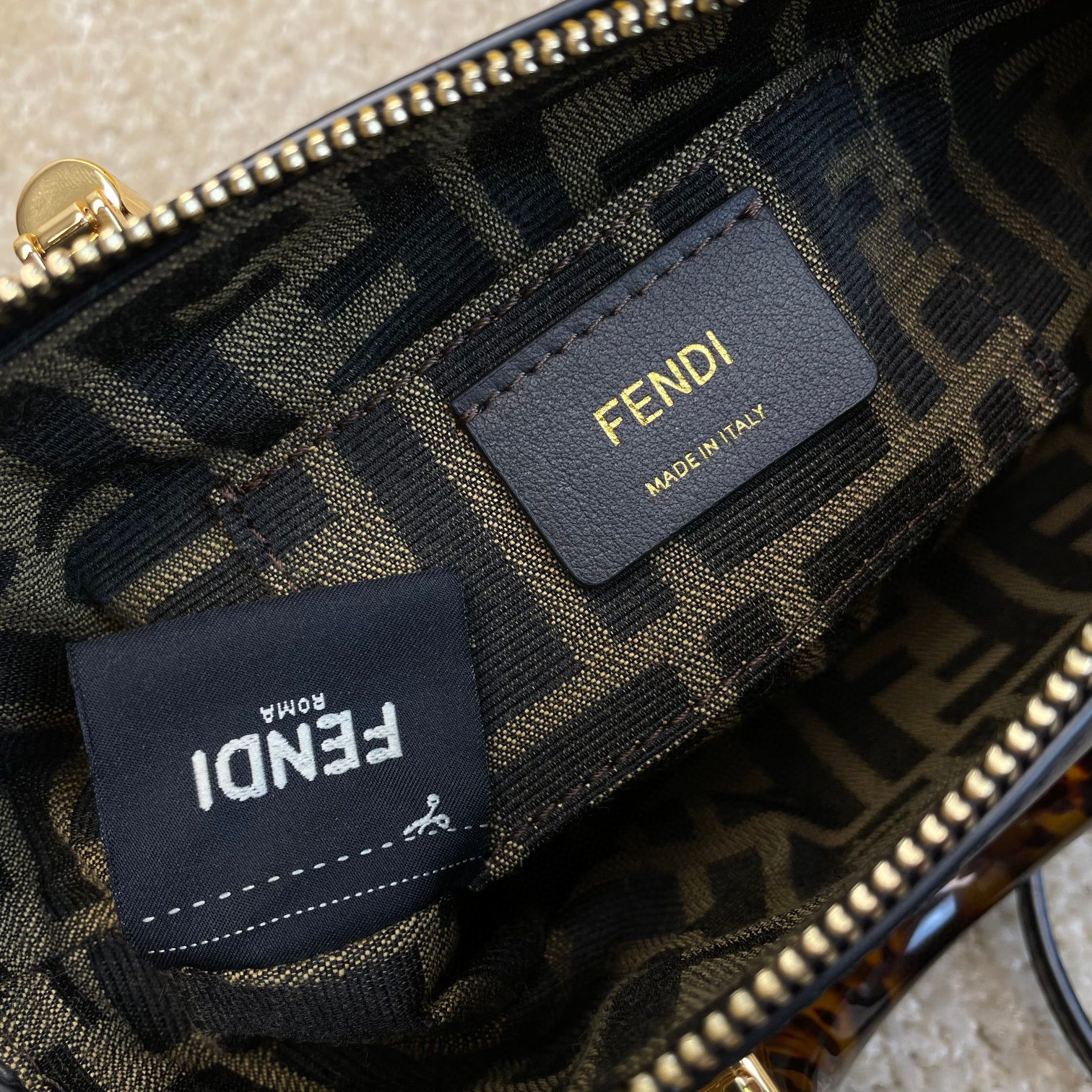 Borsa a mano Fendi Dimensioni: 17*8*12cm