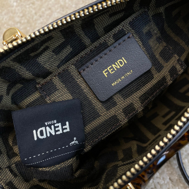 Borsa a mano Fendi Dimensioni: 17*8*12cm