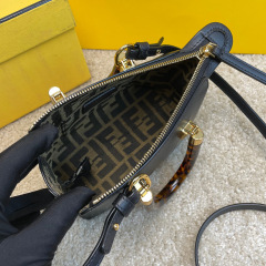 Borsa a mano Fendi Dimensioni: 17*8*12cm