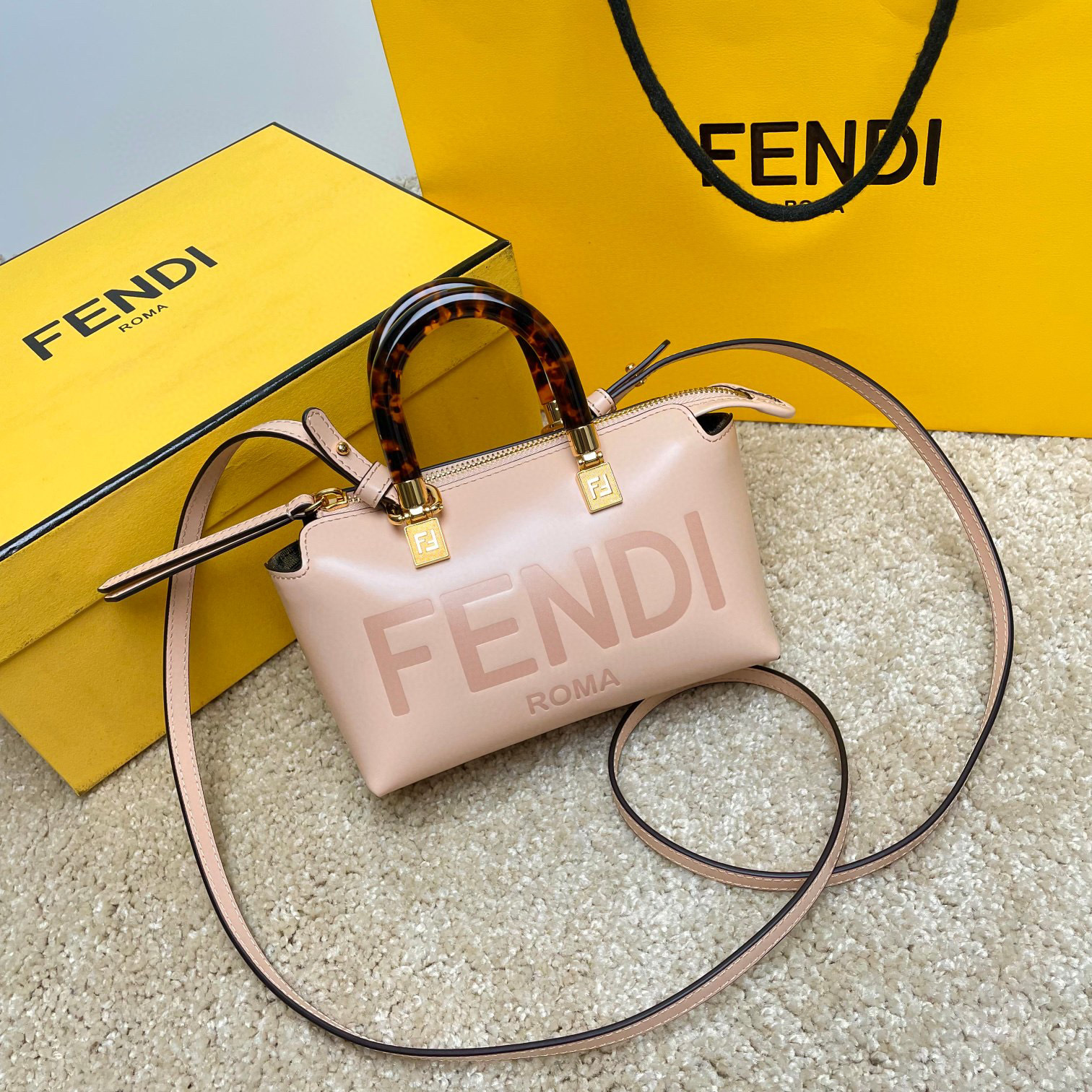 Fendi Handtasche Größe: 17*8*12cm