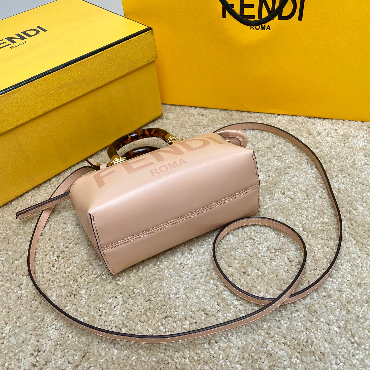 Fendi Handtasche Größe: 17*8*12cm