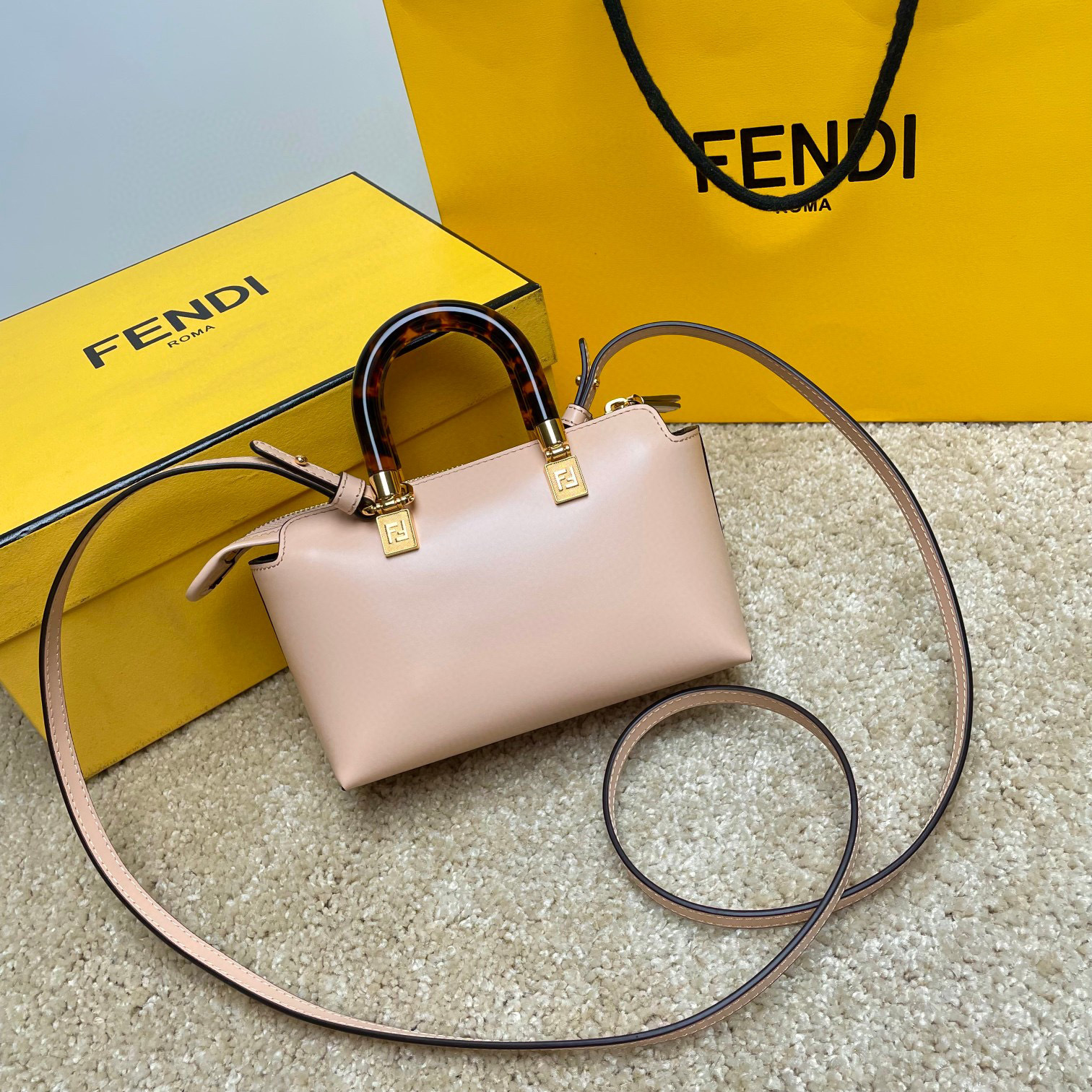 Fendi Handtasche Größe: 17*8*12cm