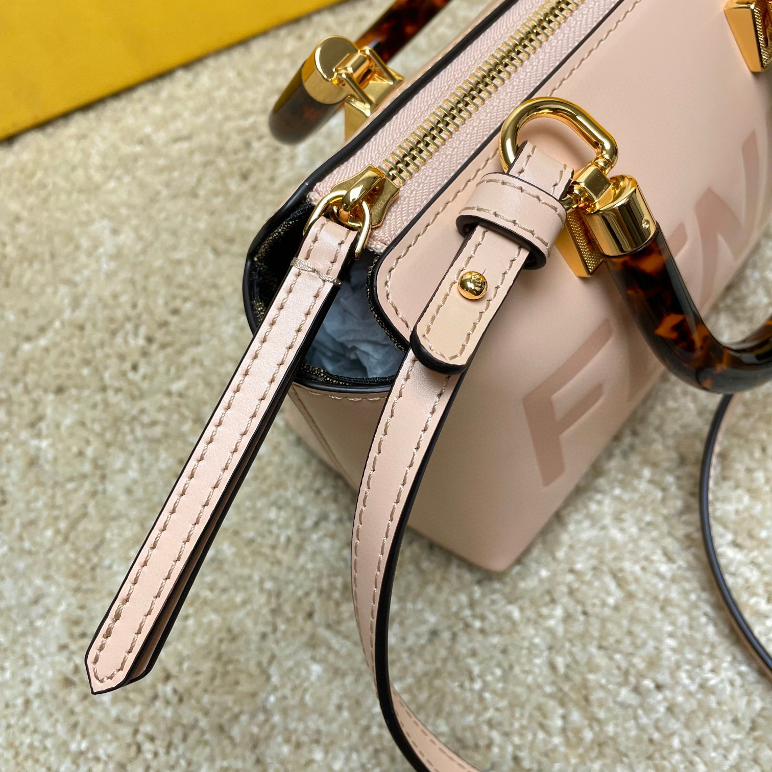 Fendi Handtasche Größe: 17*8*12cm