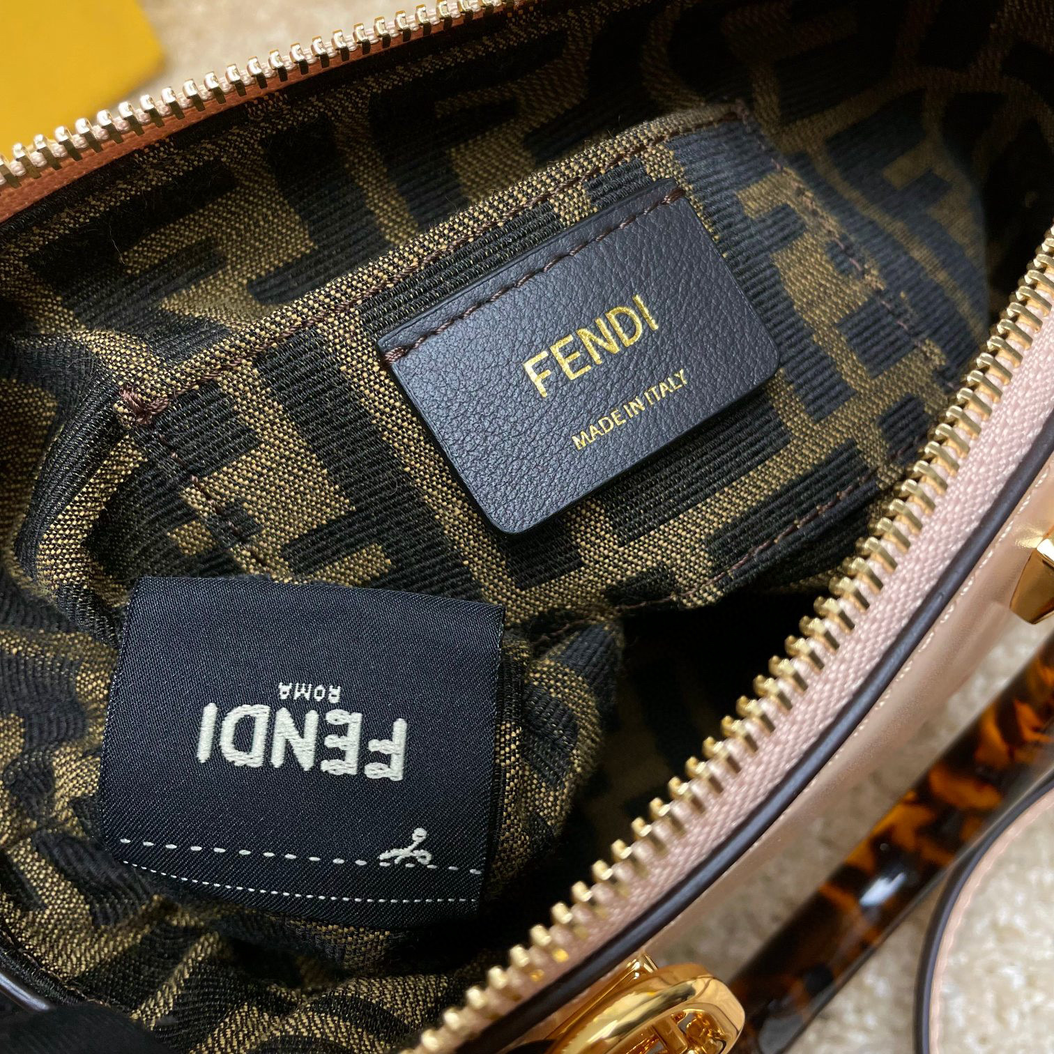 Fendi Handtasche Größe: 17*8*12cm