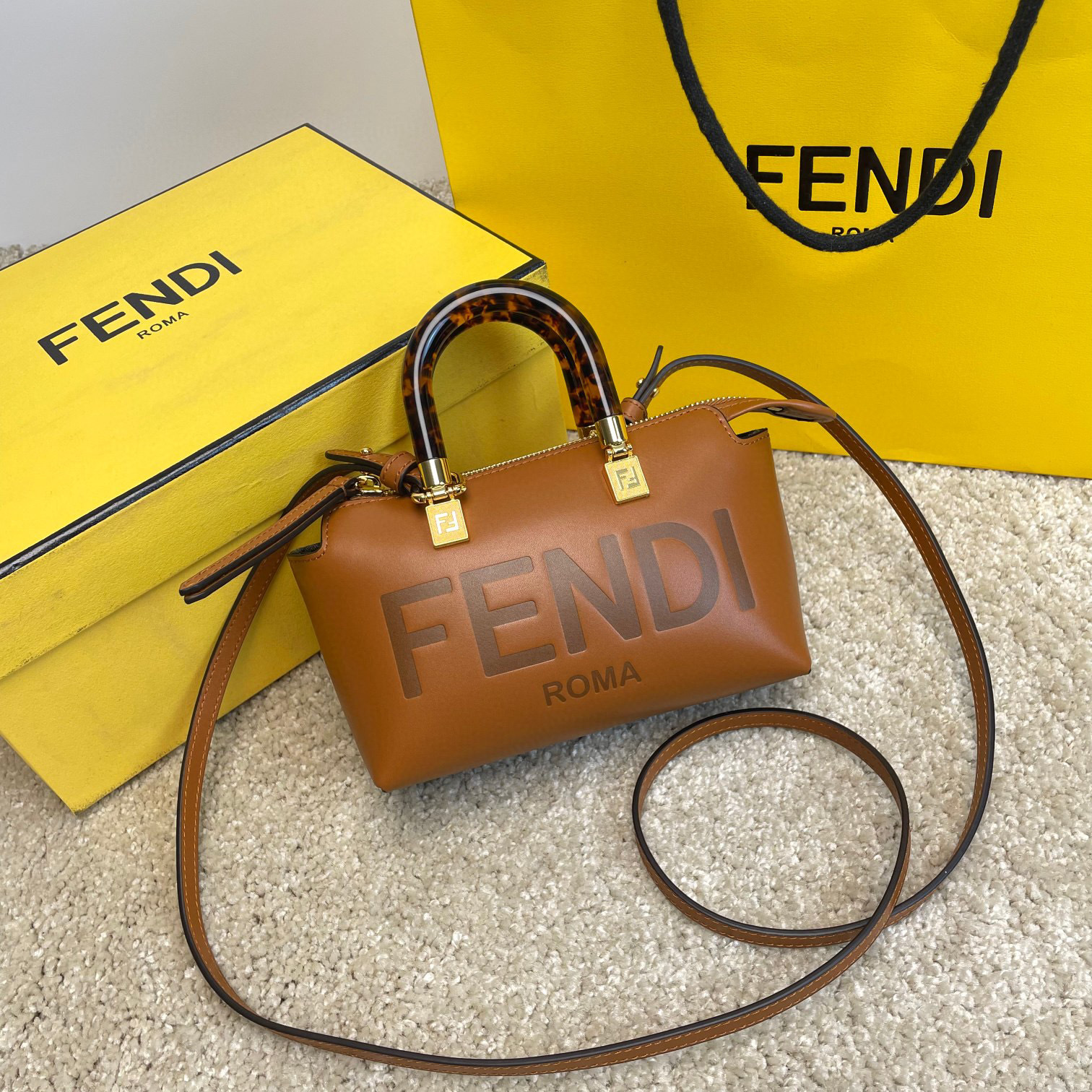 Fendi Handtasche Größe: 17*8*12cm