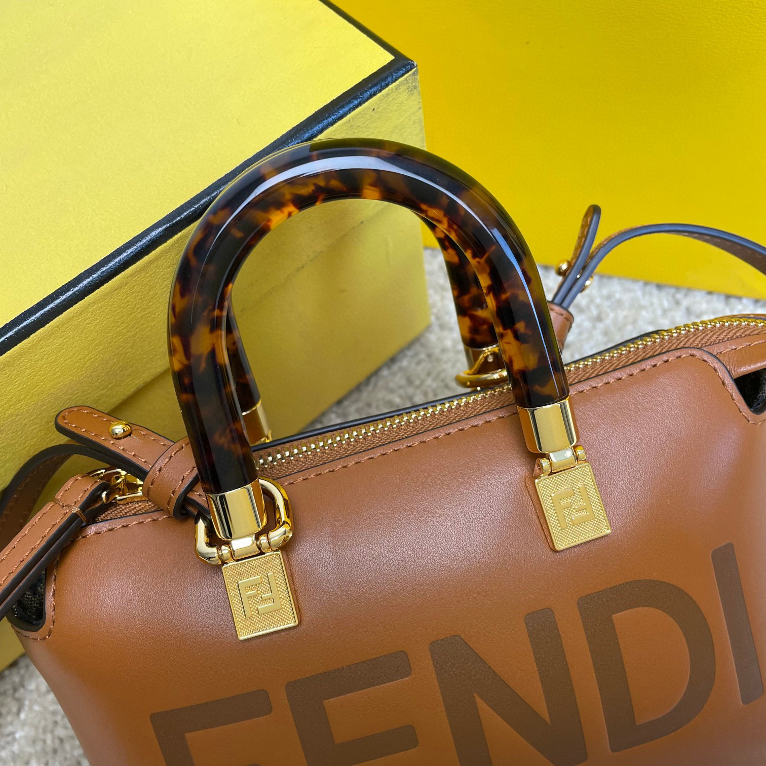 Fendi Handtasche Größe: 17*8*12cm