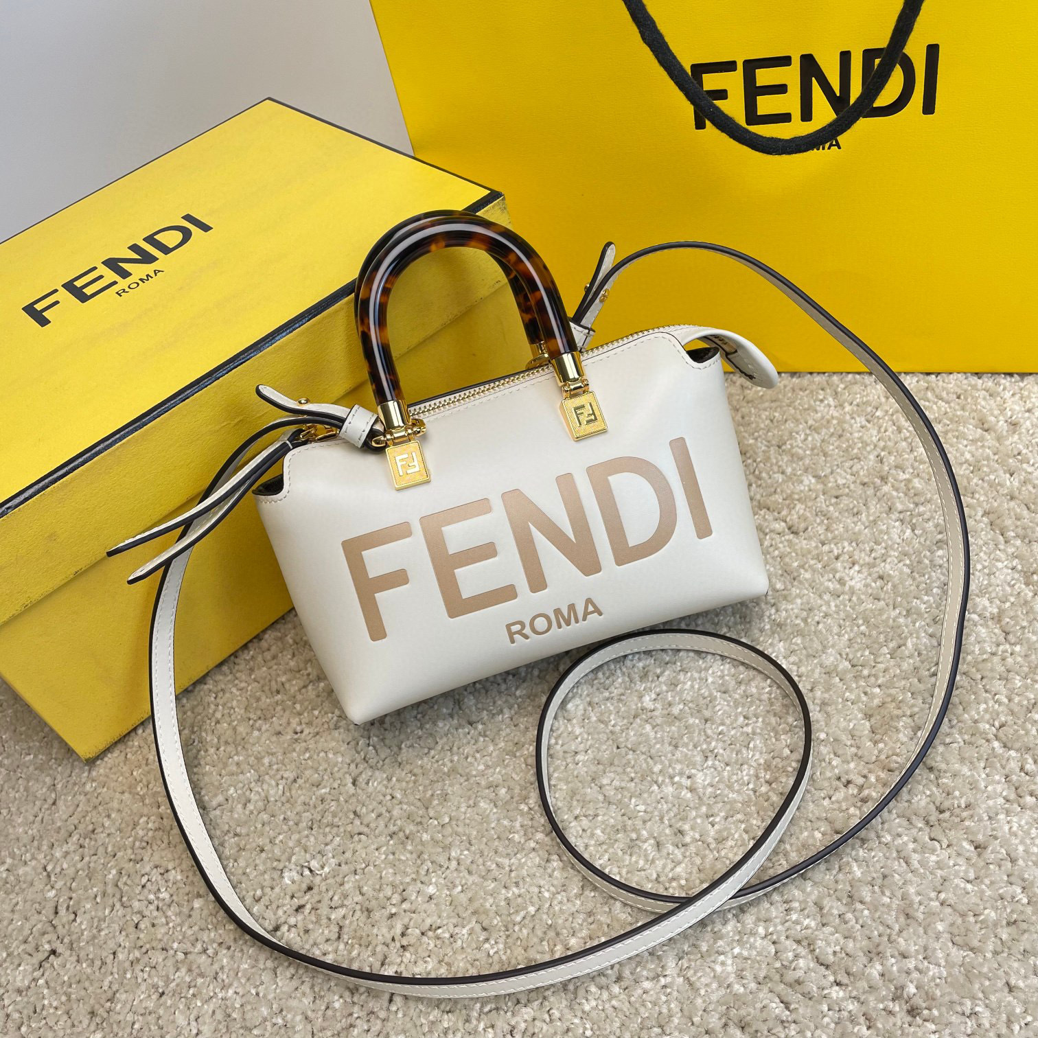 Borsa a mano Fendi Dimensioni: 17*8*12cm