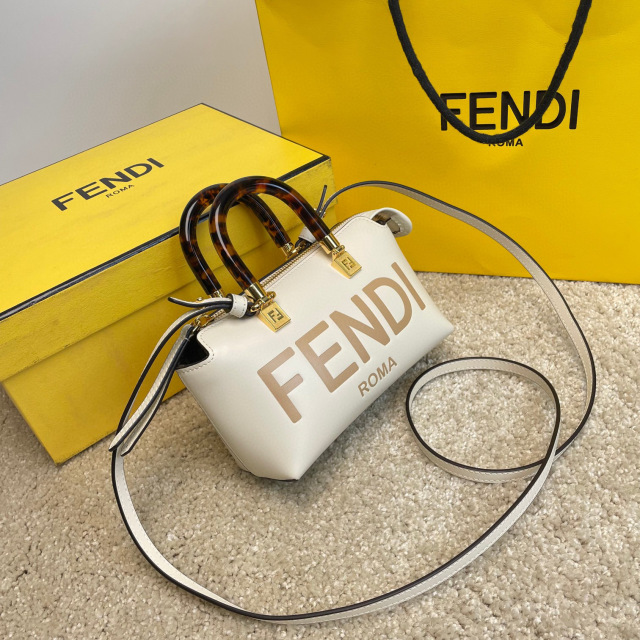 Borsa a mano Fendi Dimensioni: 17*8*12cm
