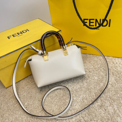 Borsa a mano Fendi Dimensioni: 17*8*12cm