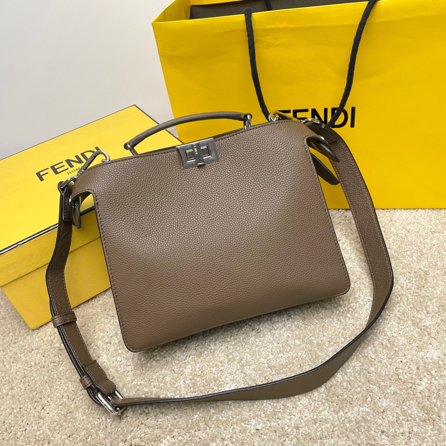 Fendi Einkaufstasche Größe: 26 x 25 x 10 cm