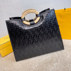 Borsa della spesa Fendi Dimensioni: 44*36*16cm