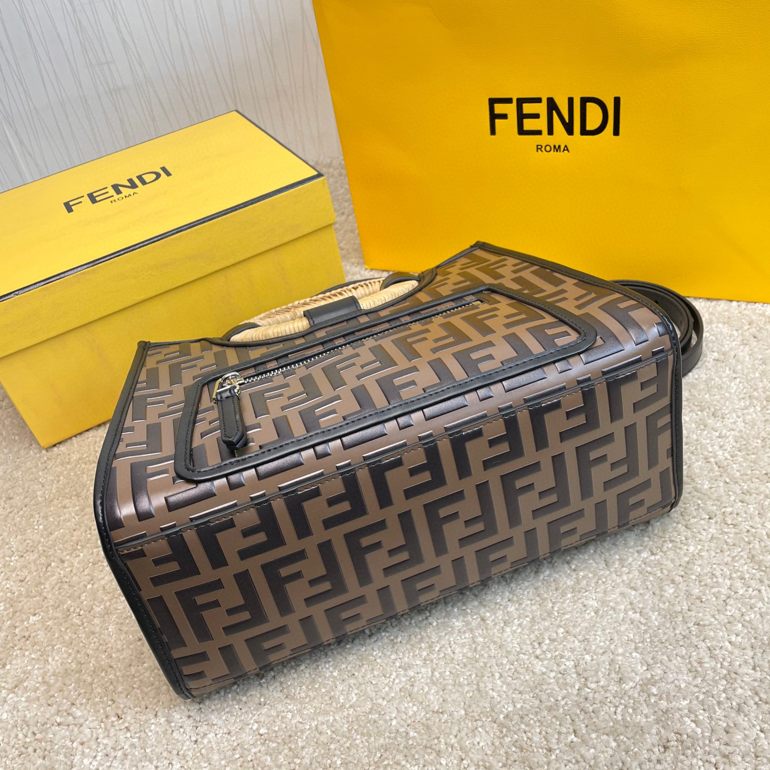 Fendi Einkaufstasche Größe: 27 x 23 x 11 cm