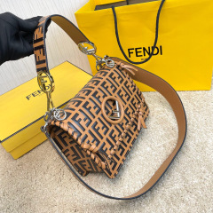 Borsa a mano Fendi Dimensioni: 25*20*10cm