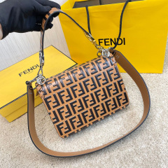 Borsa a mano Fendi Dimensioni: 25*20*10cm