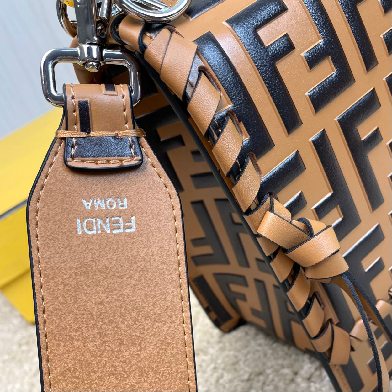 Borsa a mano Fendi Dimensioni: 25*20*10cm