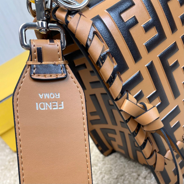 Borsa a mano Fendi Dimensioni: 25*20*10cm