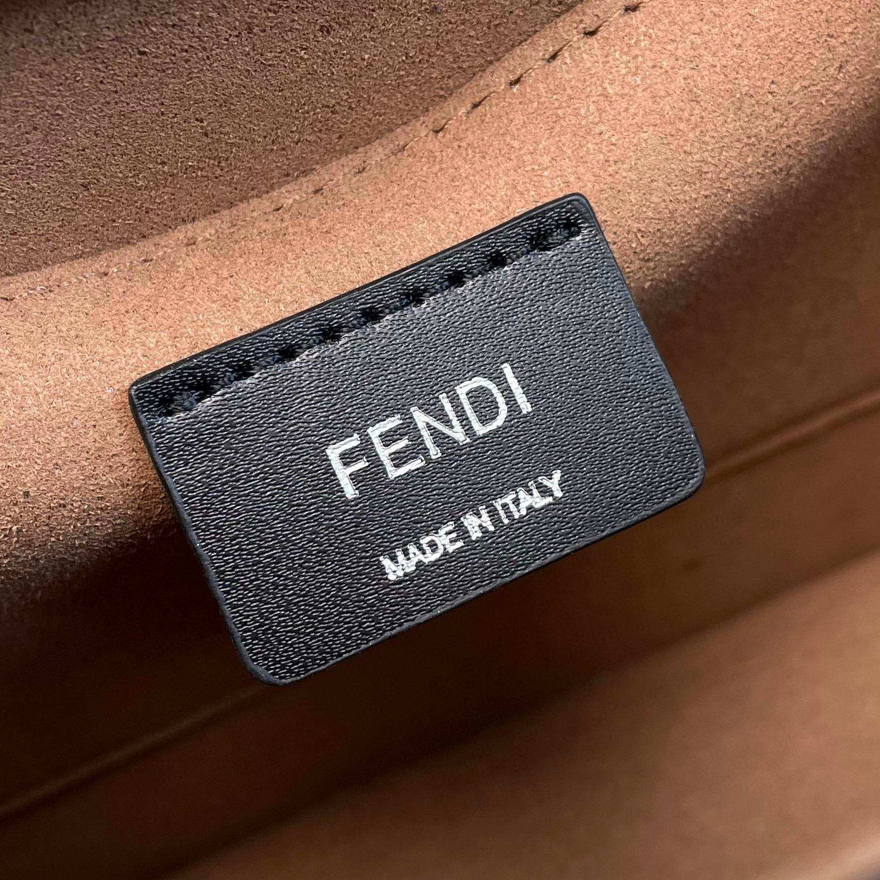 Borsa a mano Fendi Dimensioni: 25*20*10cm