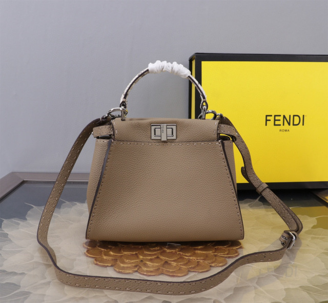 Fendi Hand bag  Size：23*18*11cm