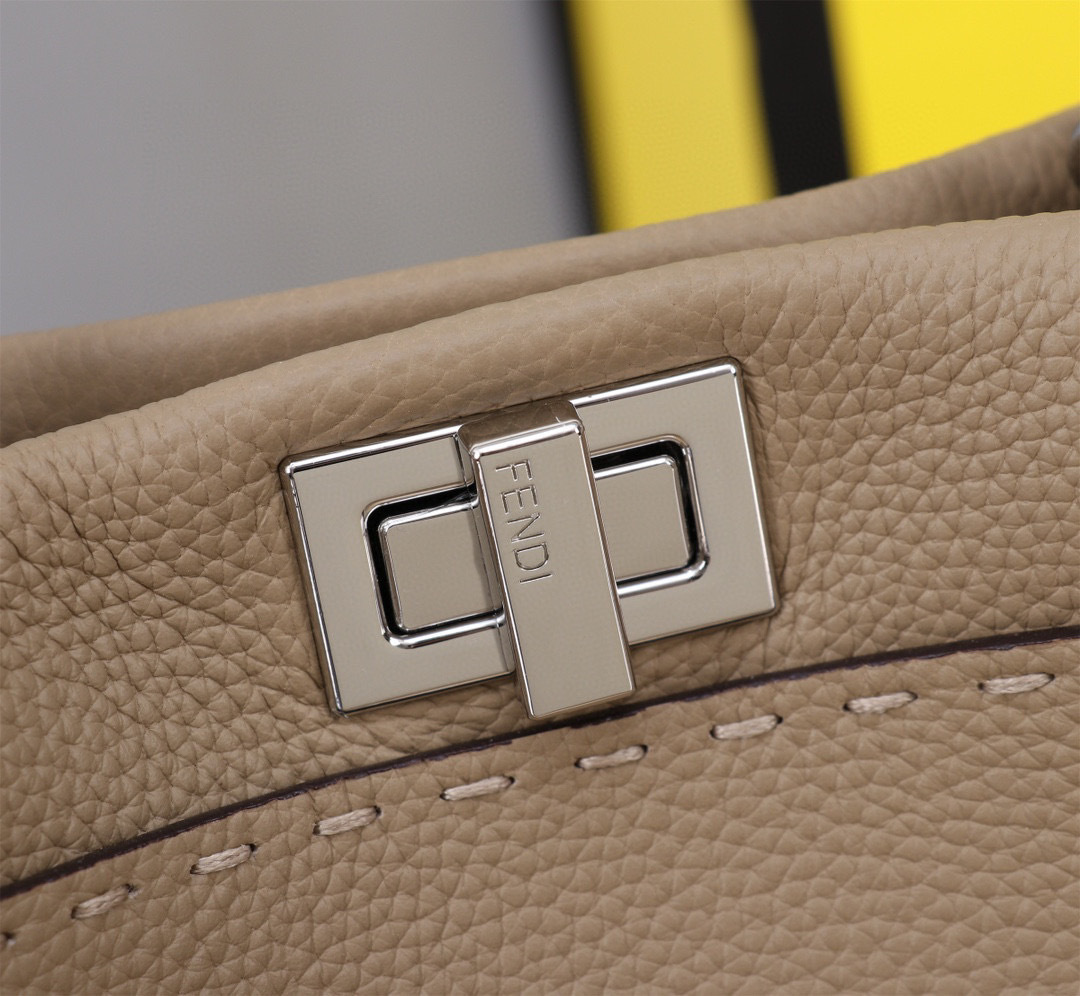 Fendi Hand bag  Size：23*18*11cm