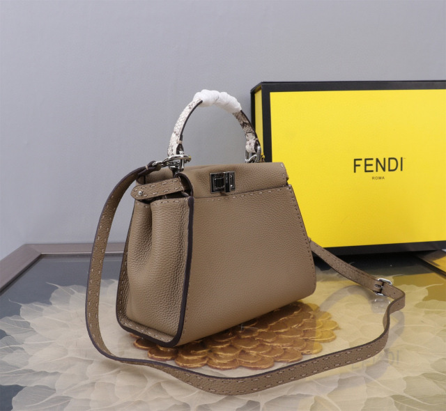 Fendi Hand bag  Size：23*18*11cm