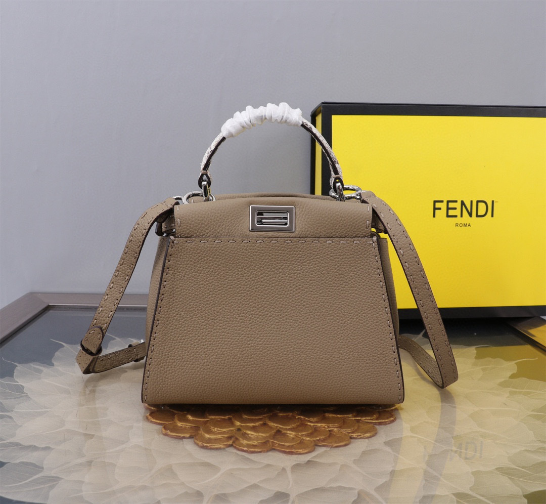 Fendi Hand bag  Size：23*18*11cm