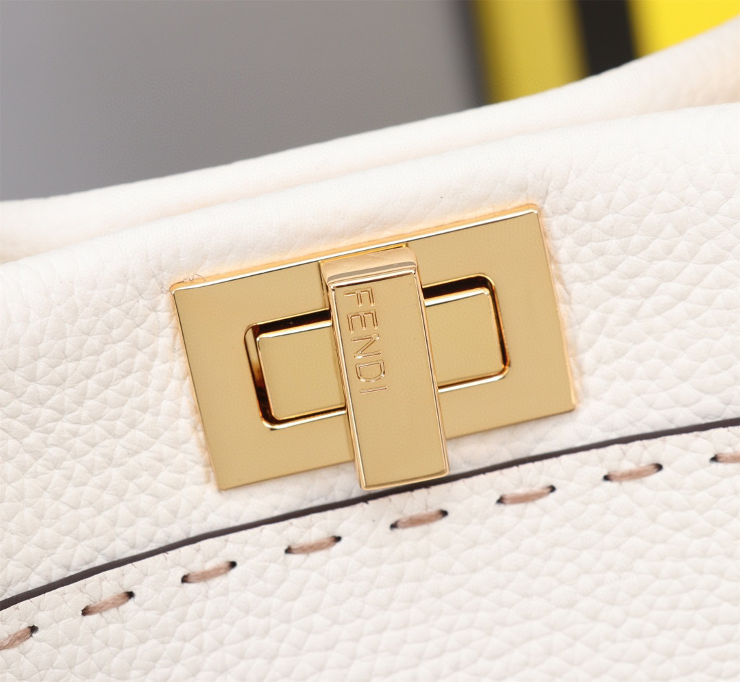 Fendi Hand bag  Size：23*18*11cm