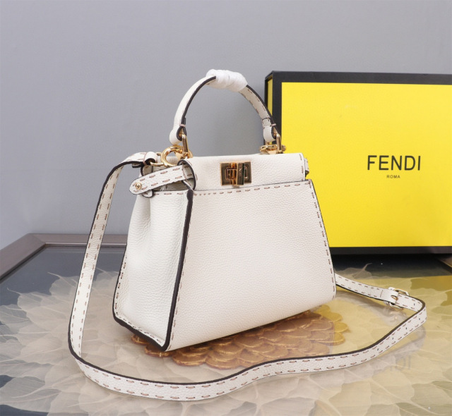 Fendi Hand bag  Size：23*18*11cm