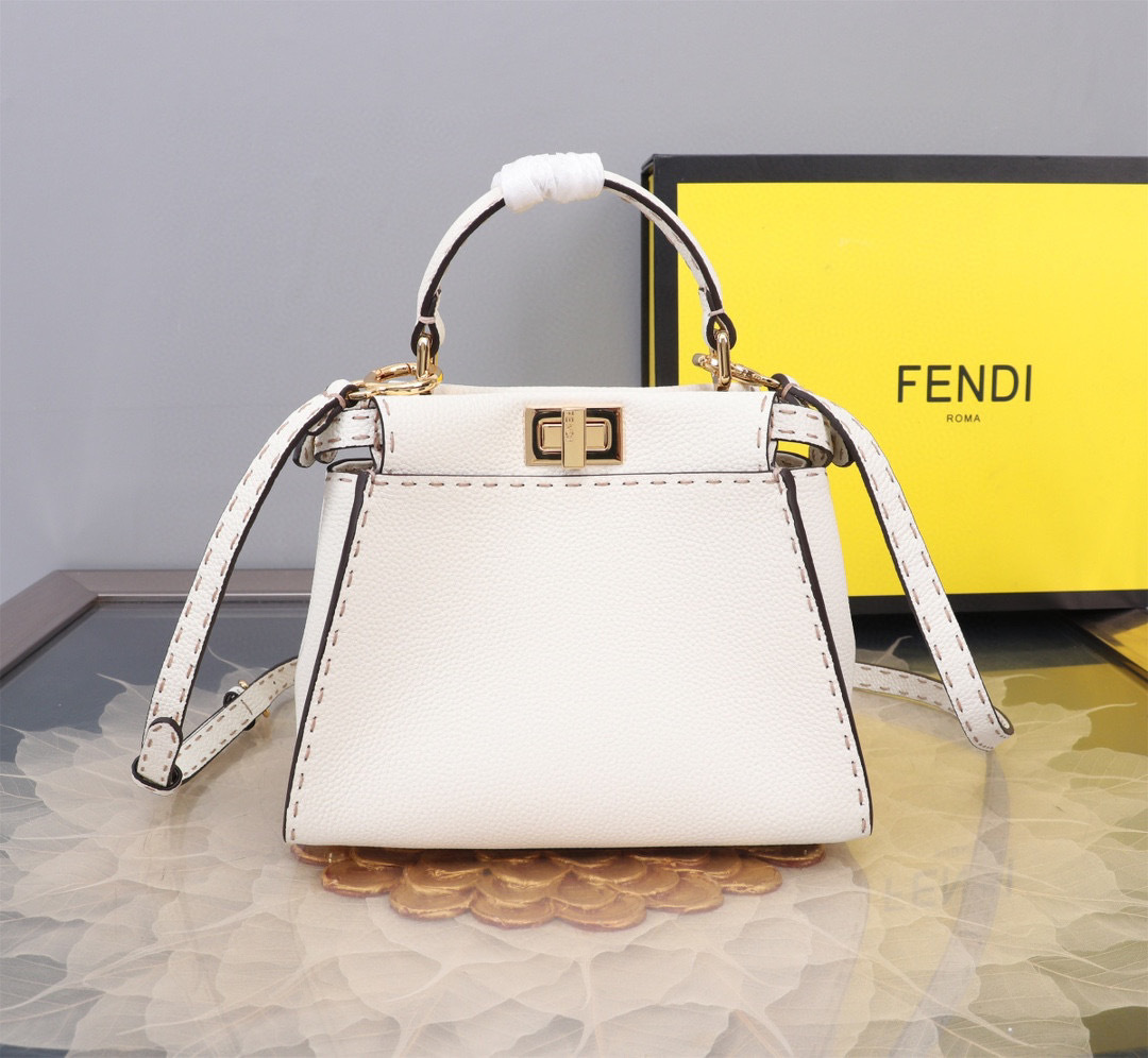 Fendi Hand bag  Size：23*18*11cm