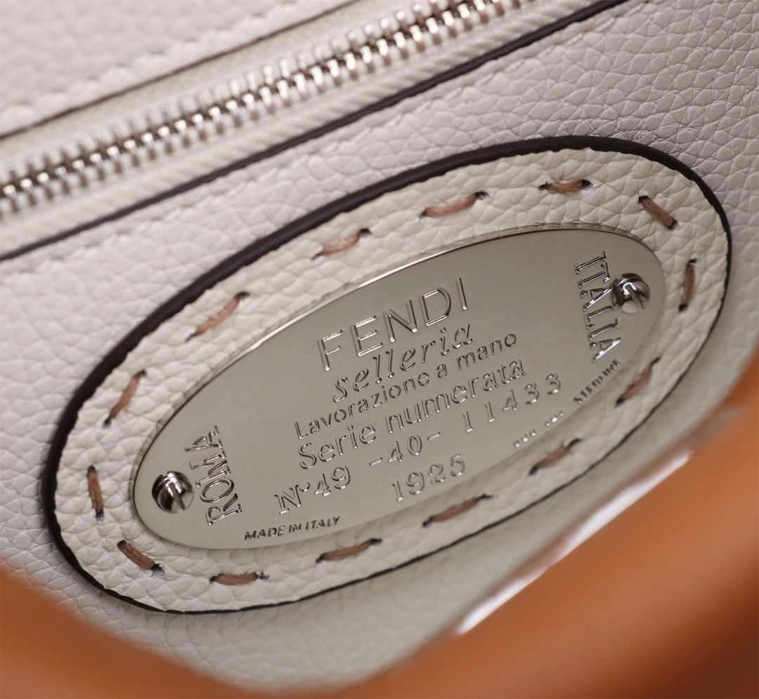 Fendi Handtasche Größe: 23*18*11cm