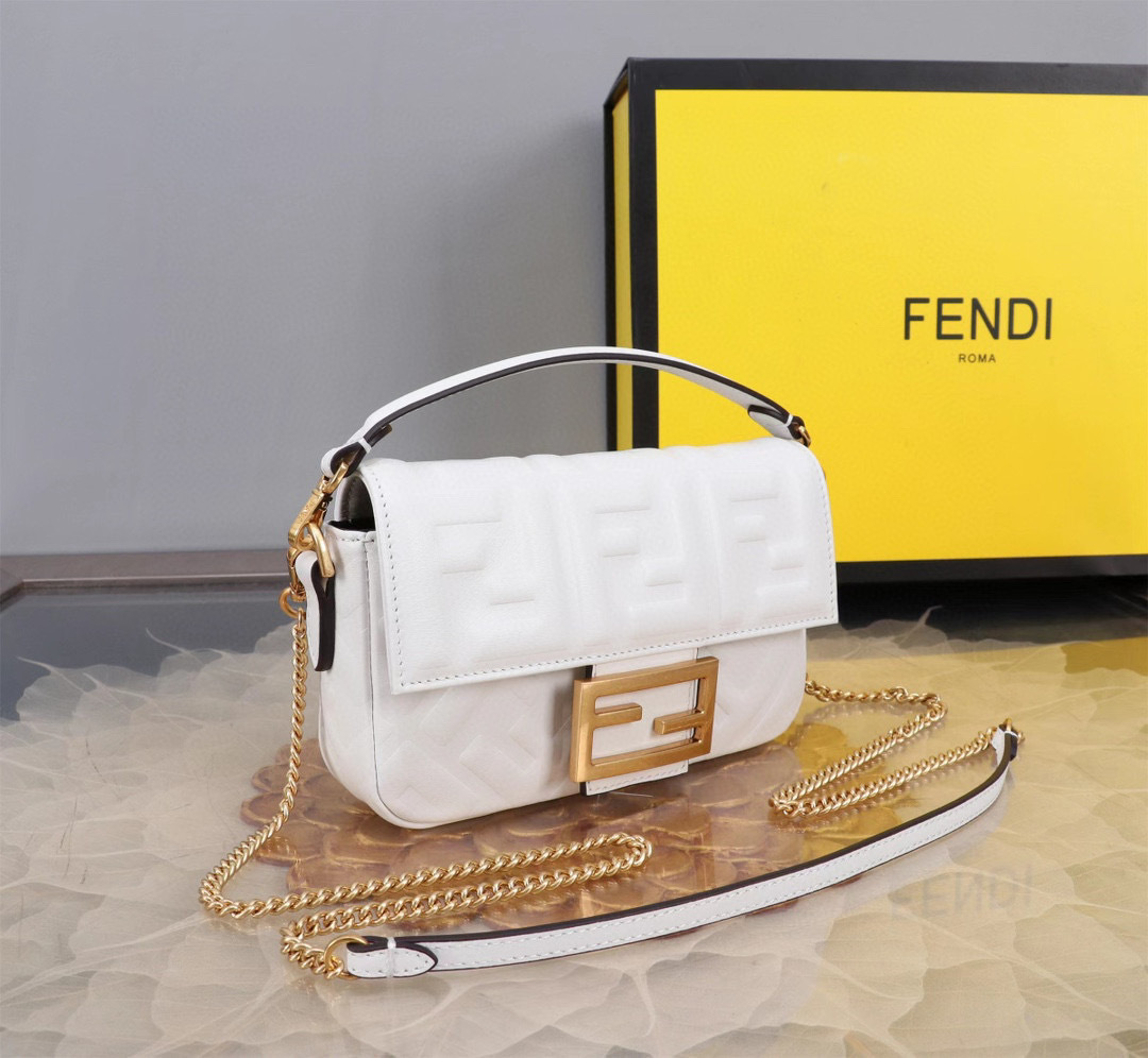 Borsa a mano Fendi Dimensioni: 19*10*4cm