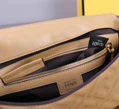 Fendi 手拿包 尺寸：20*5*13cm